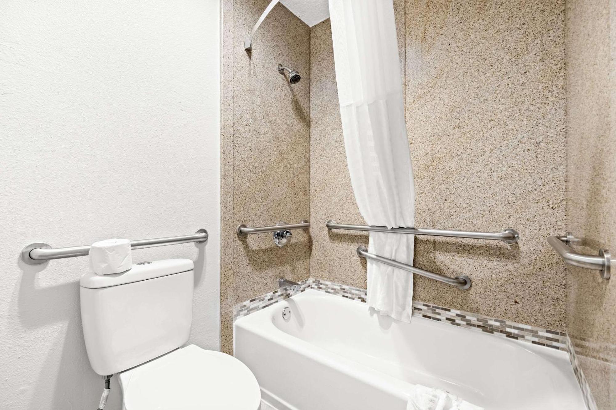 Quality Inn Plainview Экстерьер фото